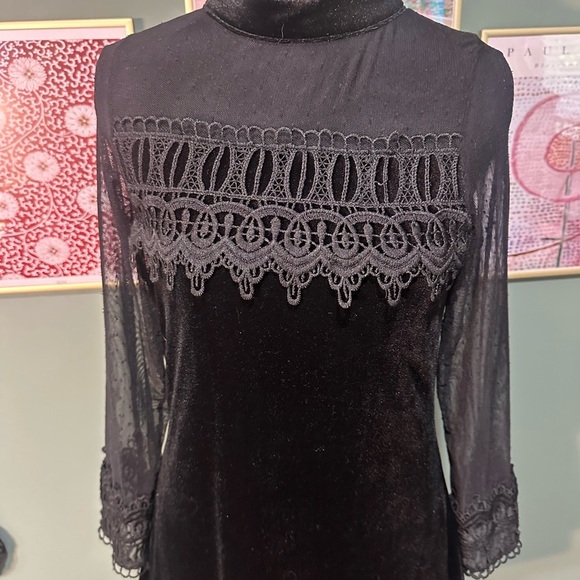 Rare Editions Black Vintage Velvet Dress with Lace Embellishments size XS 🦄 - Picture 2 of 8